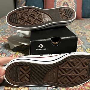 Brand New Converse M4/W6